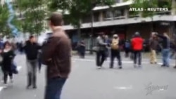 Un centenar de detenidos y más de 40 heridos tras una manifestación contra la reforma laboral