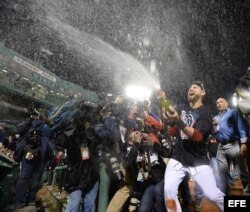 Los Medias Rojas de Boston celebran por todo lo alto...