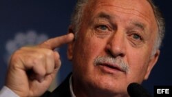 El entrenador de la selección brasileña de fútbol, Luiz Felipe Scolari, anunció la convocatoria de Robinho en el lugar de Diego Costa, que renunció a jugar con Brasil, para los amistosos que jugará en noviembre contra Honduras y Chile.